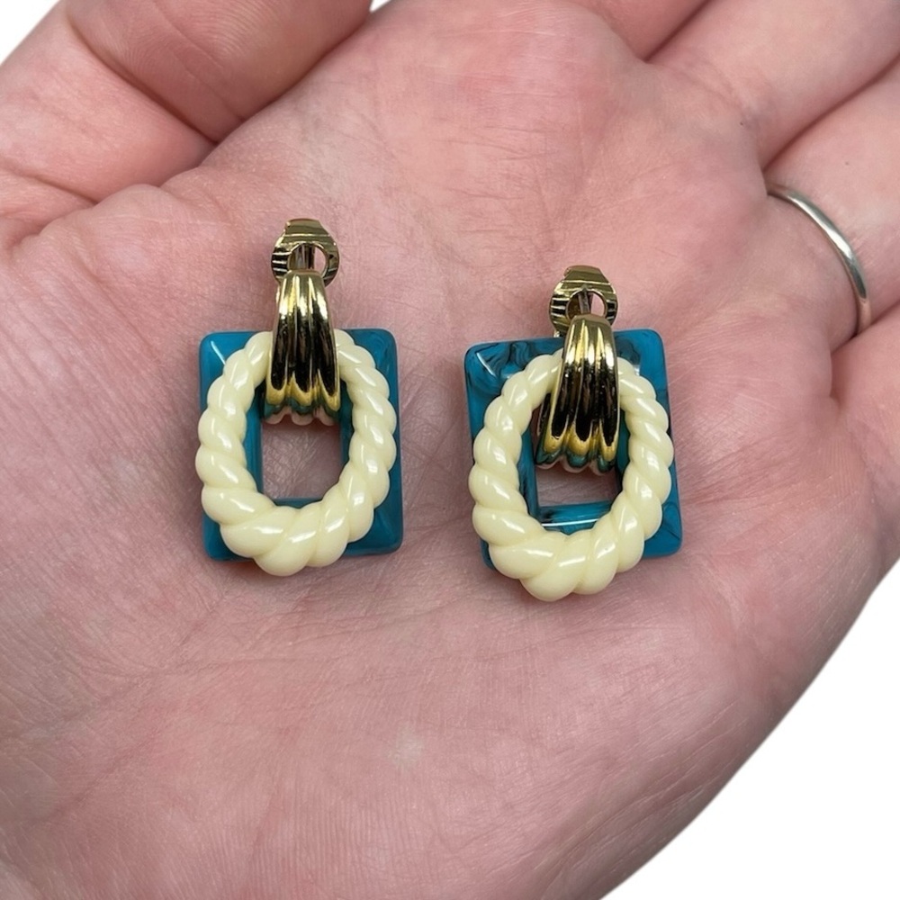 Vintage Avon Convertible Earrings Set Gold Tone Clip On Closures Blue Cream